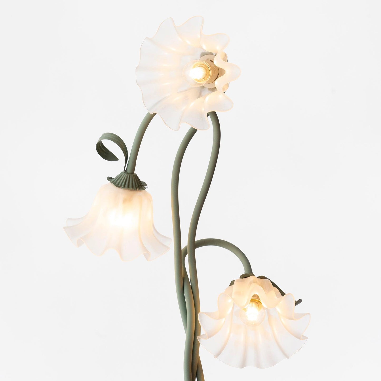 LED Floor Lamp with Calla Flower Design - Modern Lighting for Living Room & Bedroom Decor