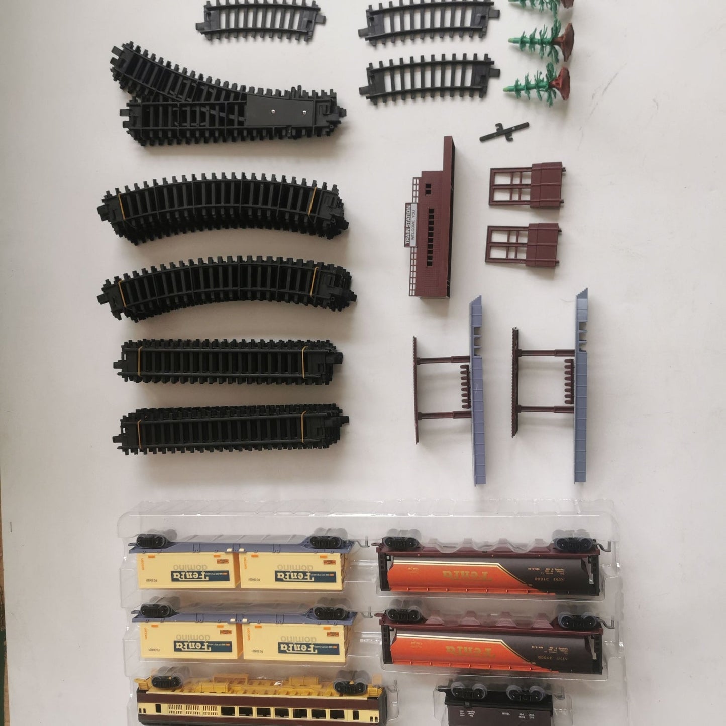 Kids Train Set Electric Railway Toy - Fun Model Train & Track for Toddlers