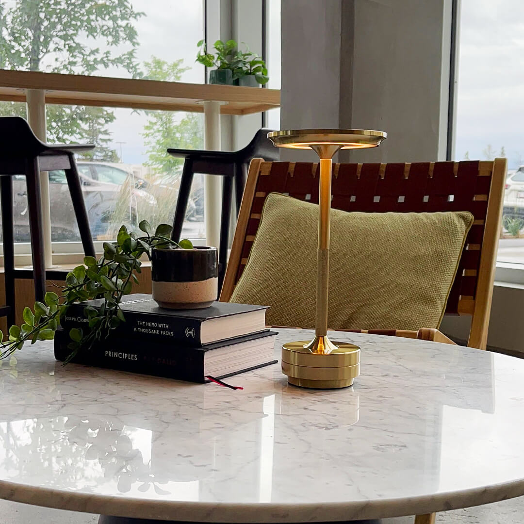Mini Lamp LED: Cordless USB Table Lamp for Lounge & Restaurants - Sleek Ambient Design