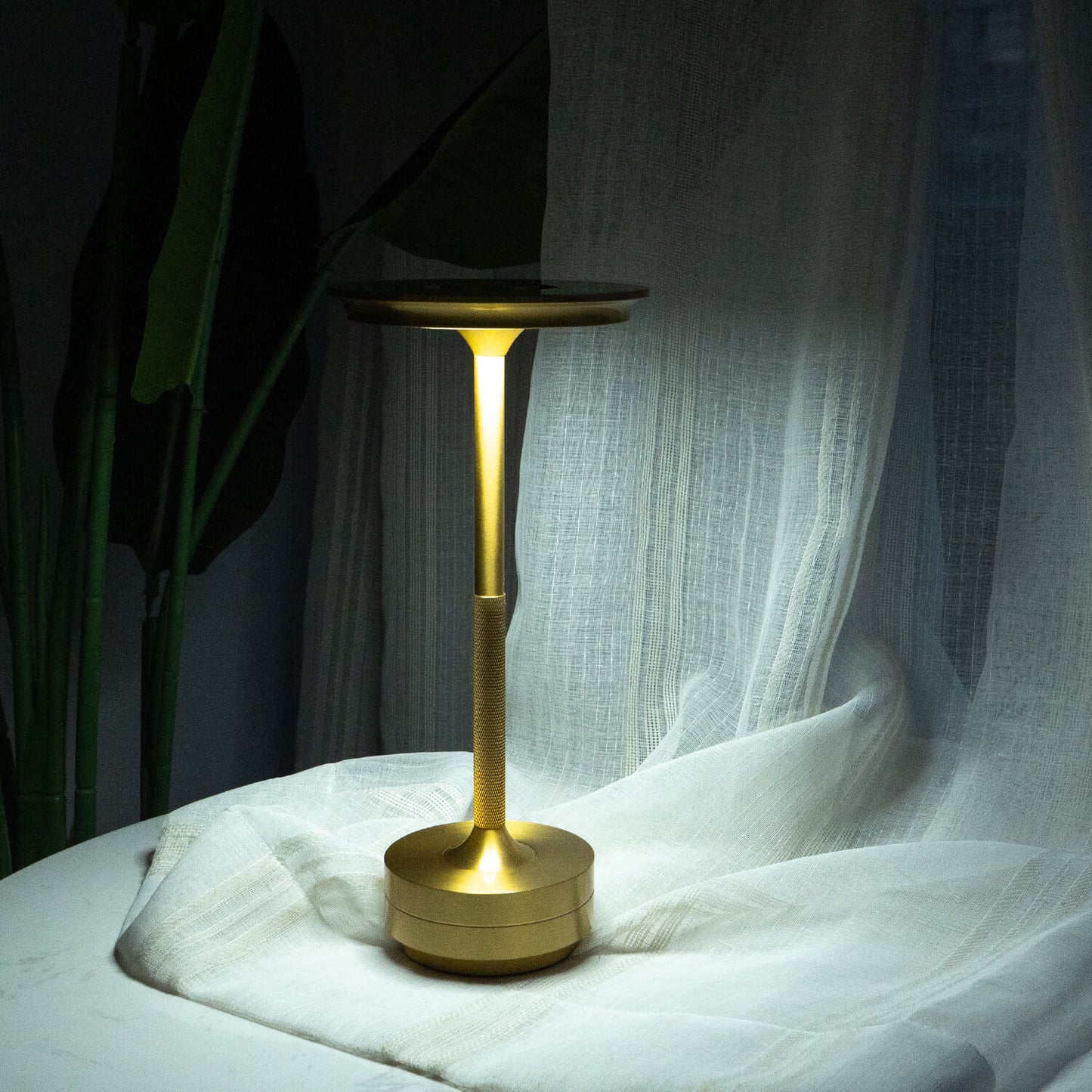 Mini Lamp LED: Cordless USB Table Lamp for Lounge & Restaurants - Sleek Ambient Design