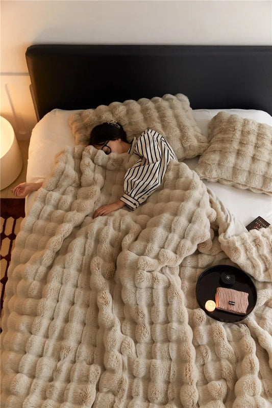 Plush Wool Blanket | Exceptional Warmth, Machine Washable & Versatile Comfort for All Seasons