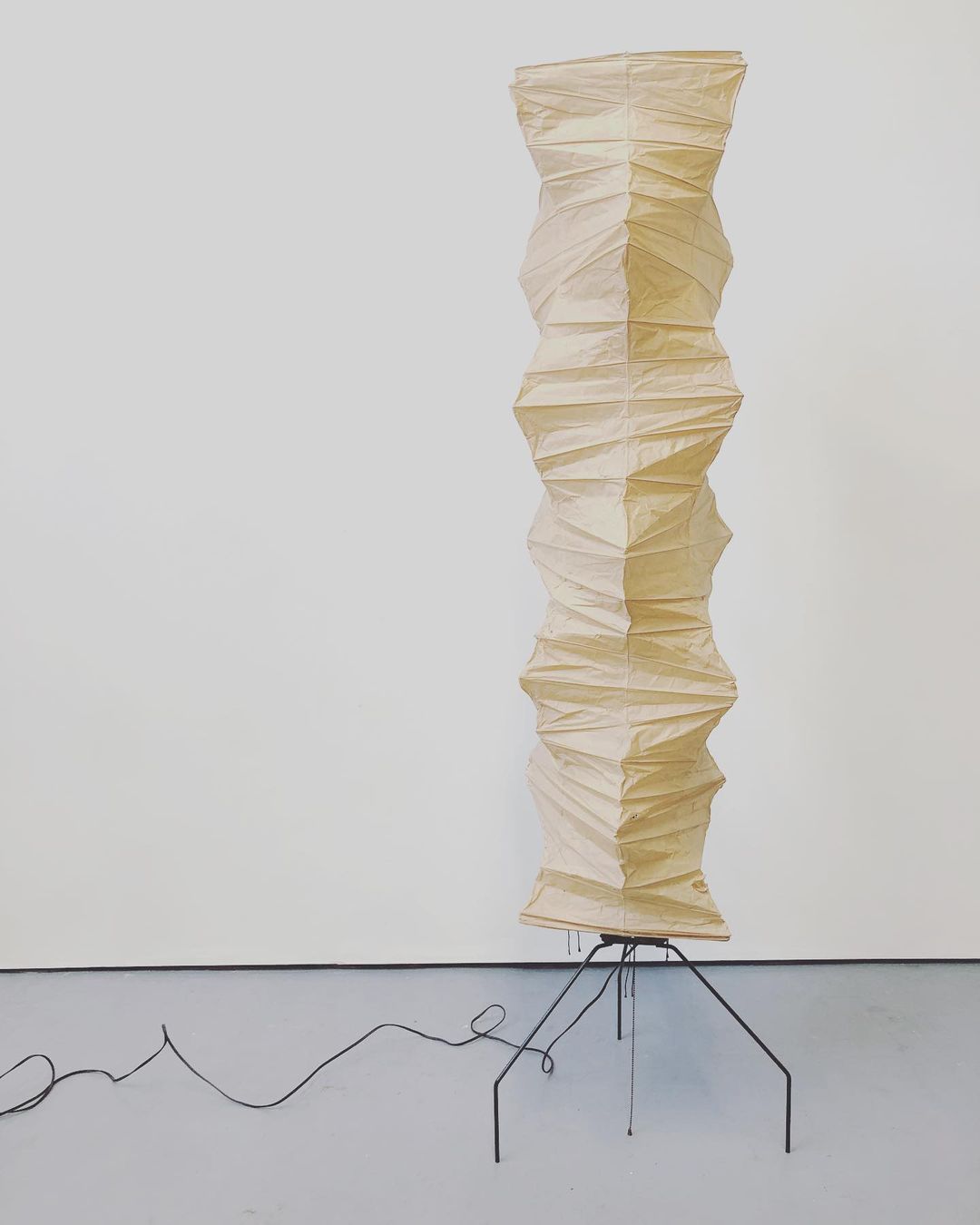 LED Rice Paper Floor Lamp - Adjustable Height, Soft Ambient Light for Living Room & Bedroom Decor