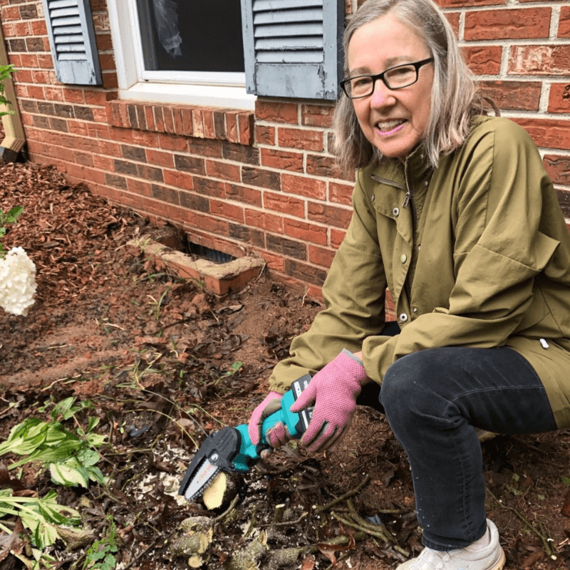 4" Electric Chainsaw Kit with Battery & Charger - Lightweight Cordless Chainsaw for Gardening & Tree Trimming