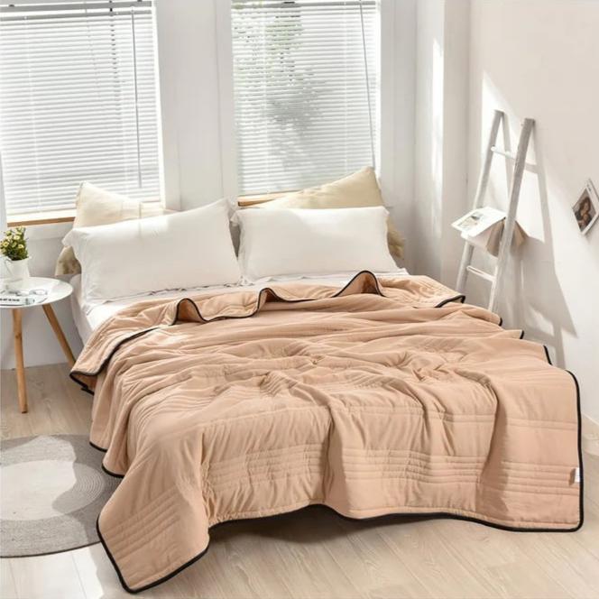 Cooling Blanket for Hot Sleepers | Hypoallergenic, Moisture-Wicking & Soft for a Refreshing Night's Sleep