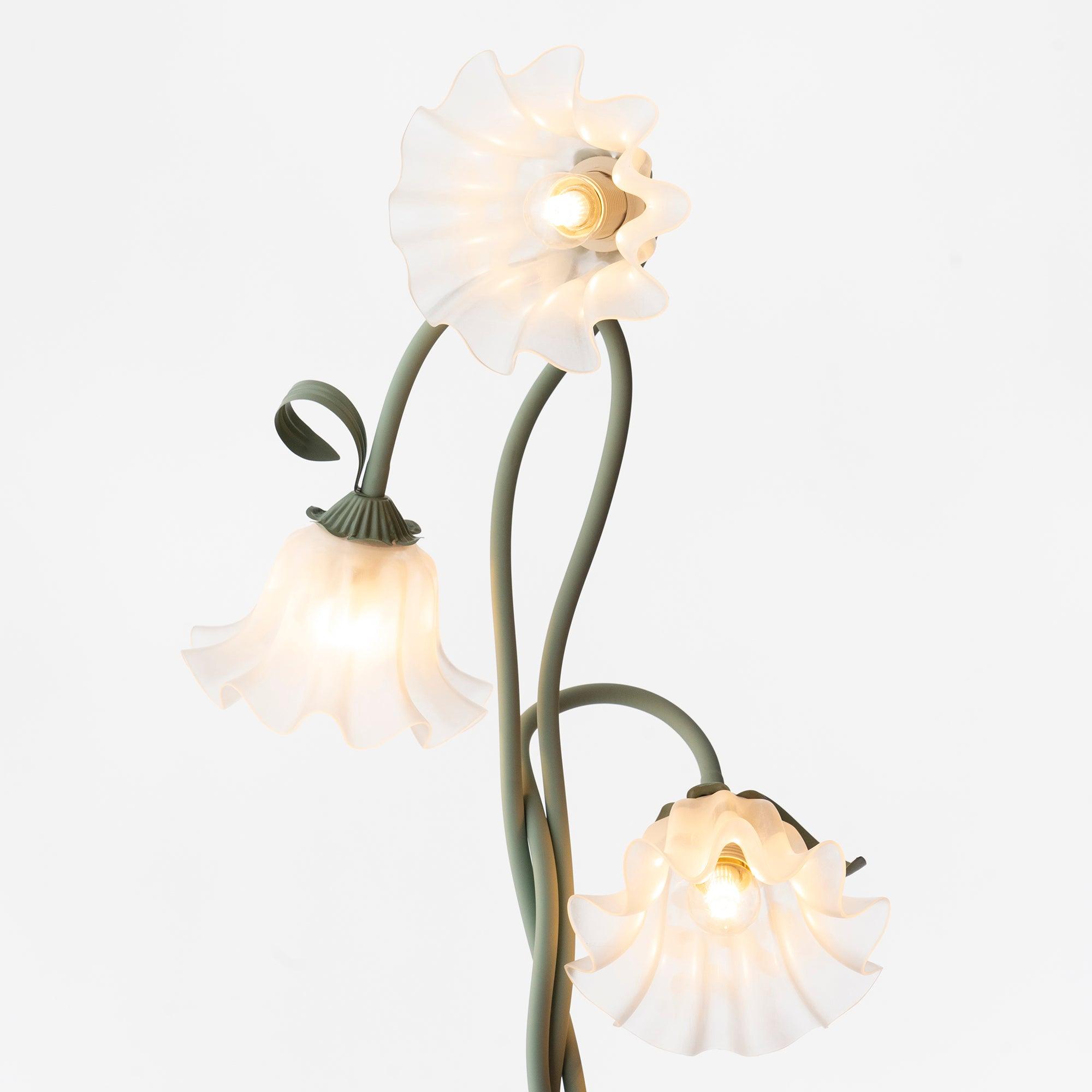 LED Floor Lamp with Calla Flower Design - Modern Lighting for Living Room & Bedroom Decor