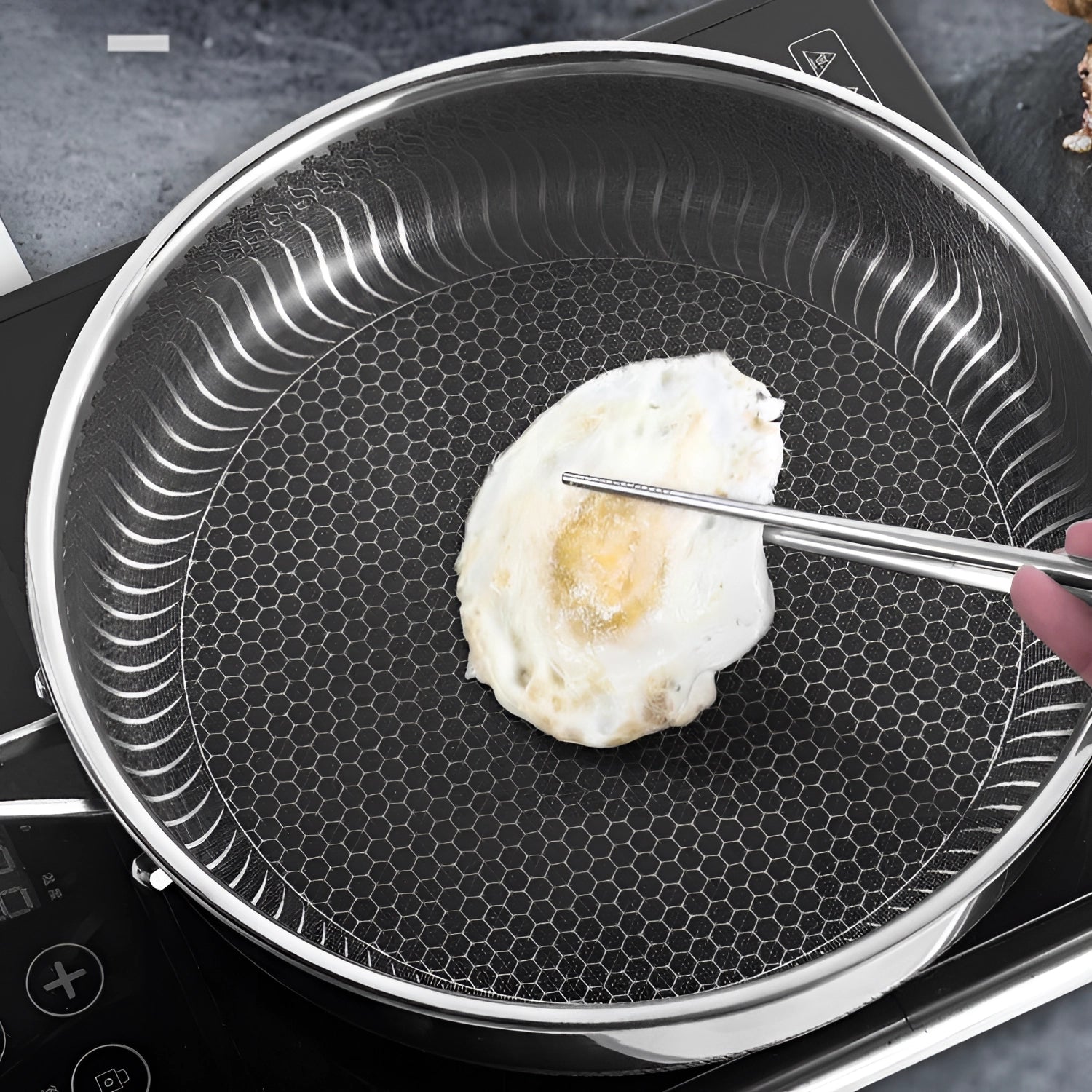 Non-Stick Induction Frying Pan - Honeycomb Design, Scratch-Resistant, Ergonomic Handle for Easy Cooking & Cleanup
