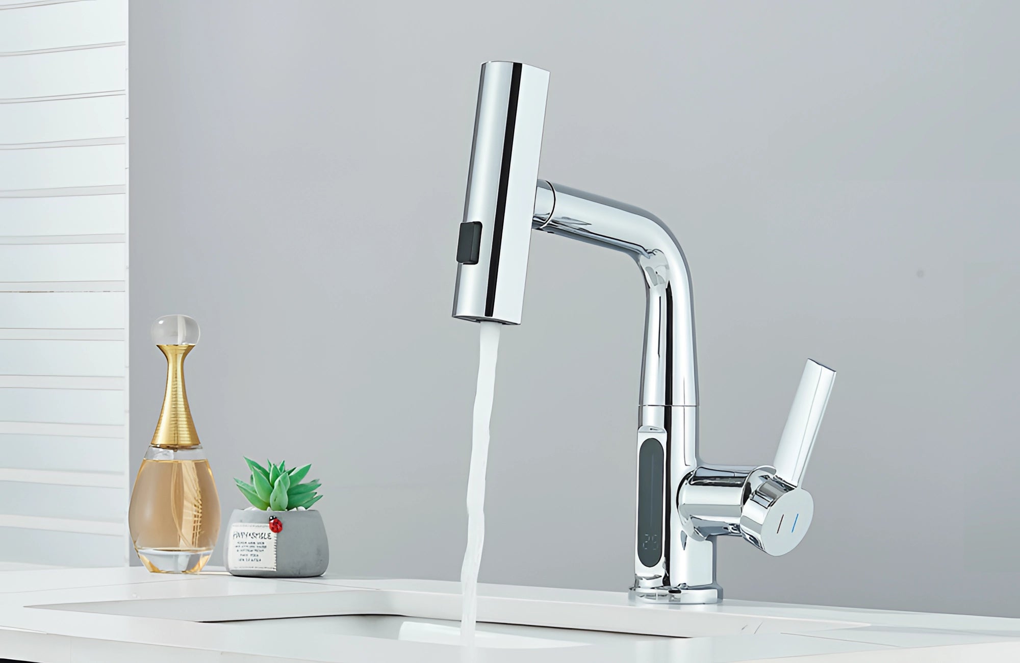 Smart Touchless Kitchen Faucet with Temperature Display & Pull-Out Spray for Easy Cleaning and Cooking