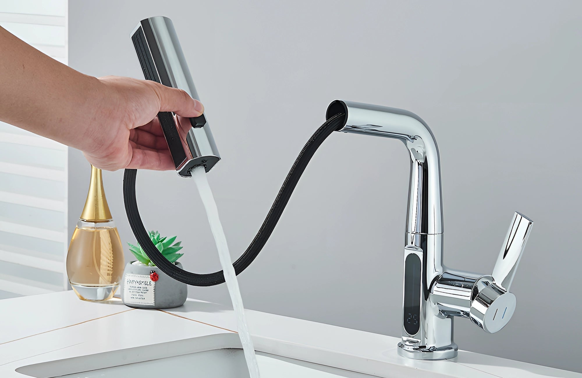 Smart Touchless Kitchen Faucet with Temperature Display & Pull-Out Spray for Easy Cleaning and Cooking