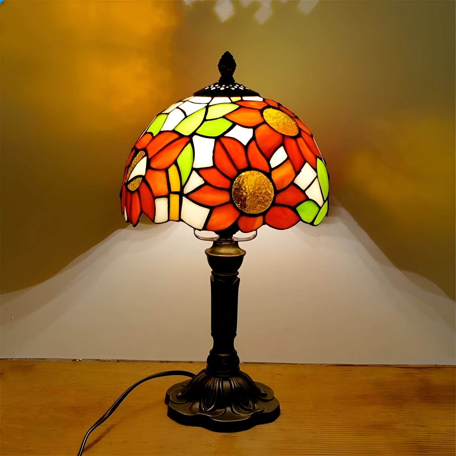 Stained Glass Table Lamp with Leaf Design - Tiffany-Style Antique Decor for Living Room & Bedroom Lighting