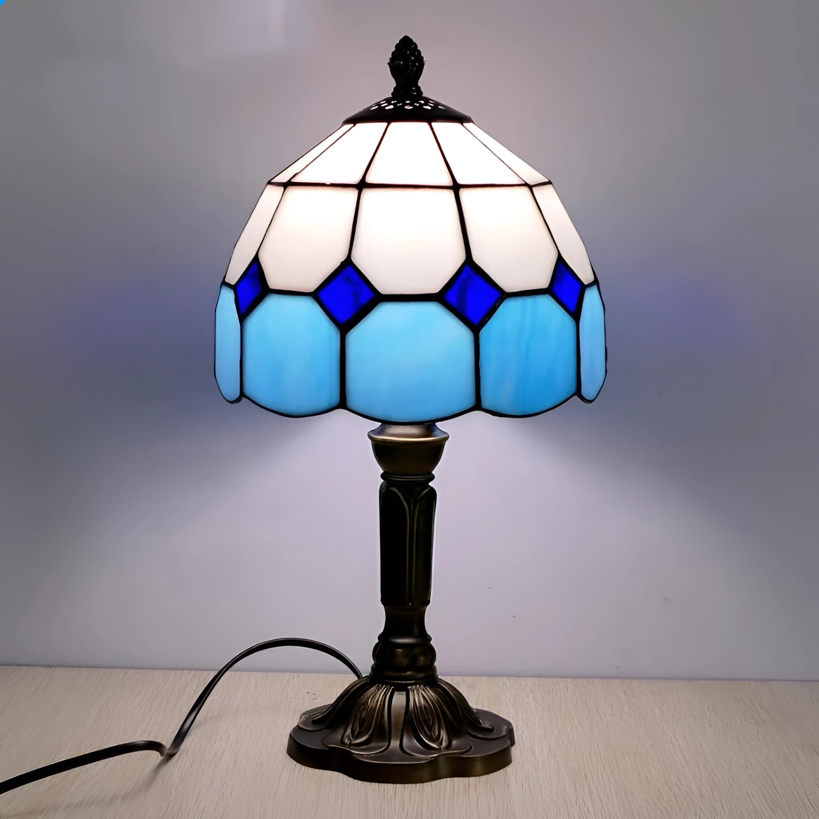 Stained Glass Table Lamp with Leaf Design - Tiffany-Style Antique Decor for Living Room & Bedroom Lighting