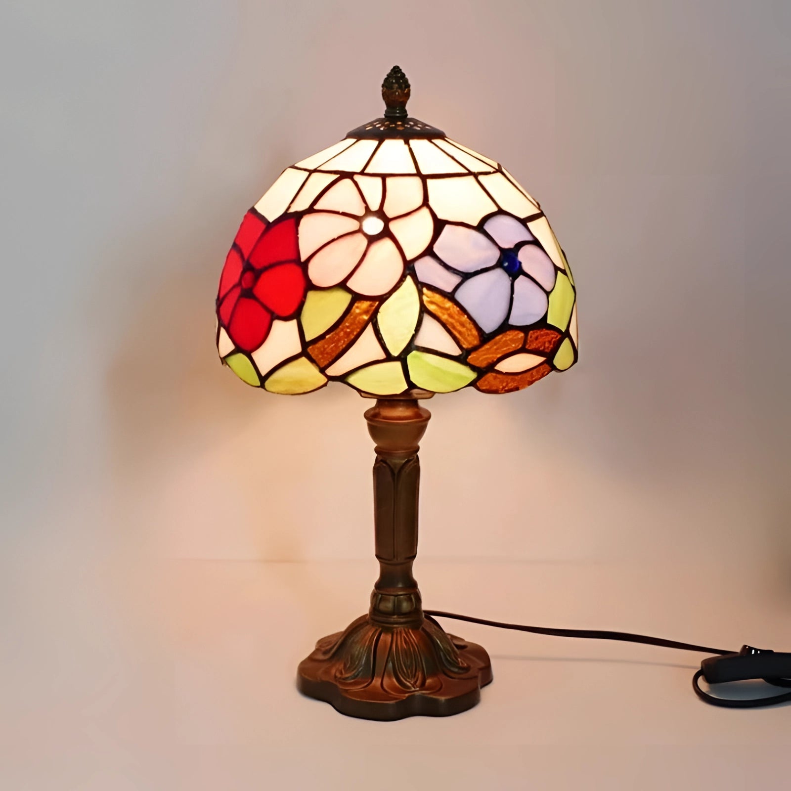 Stained Glass Table Lamp with Leaf Design - Tiffany-Style Antique Decor for Living Room & Bedroom Lighting