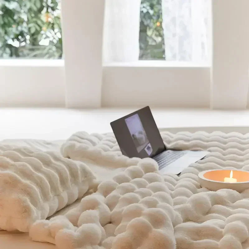 Plush Wool Blanket | Exceptional Warmth, Machine Washable & Versatile Comfort for All Seasons