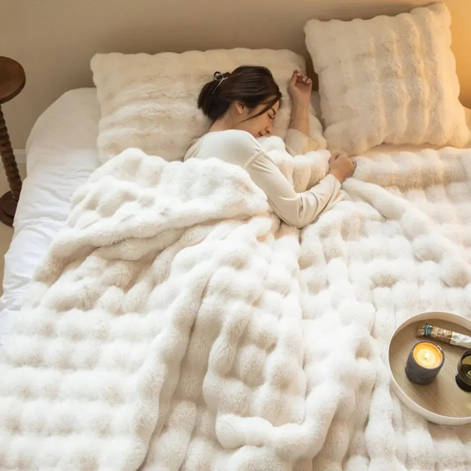 Plush Wool Blanket | Exceptional Warmth, Machine Washable & Versatile Comfort for All Seasons