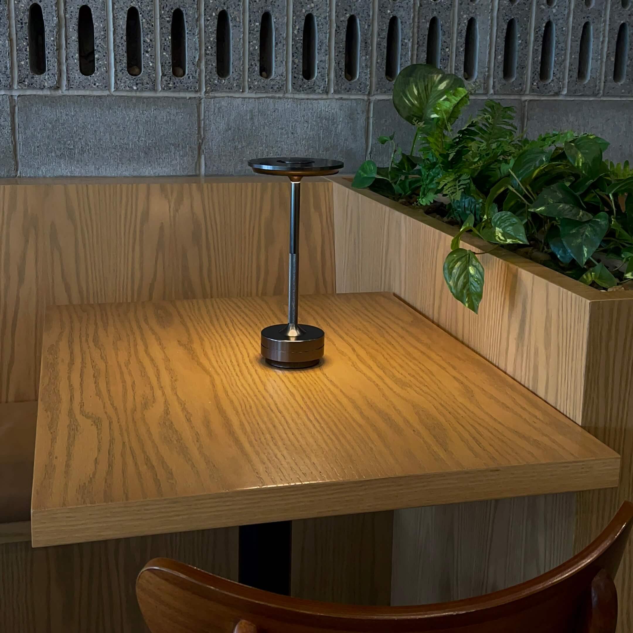 Mini Lamp LED: Cordless USB Table Lamp for Lounge & Restaurants - Sleek Ambient Design
