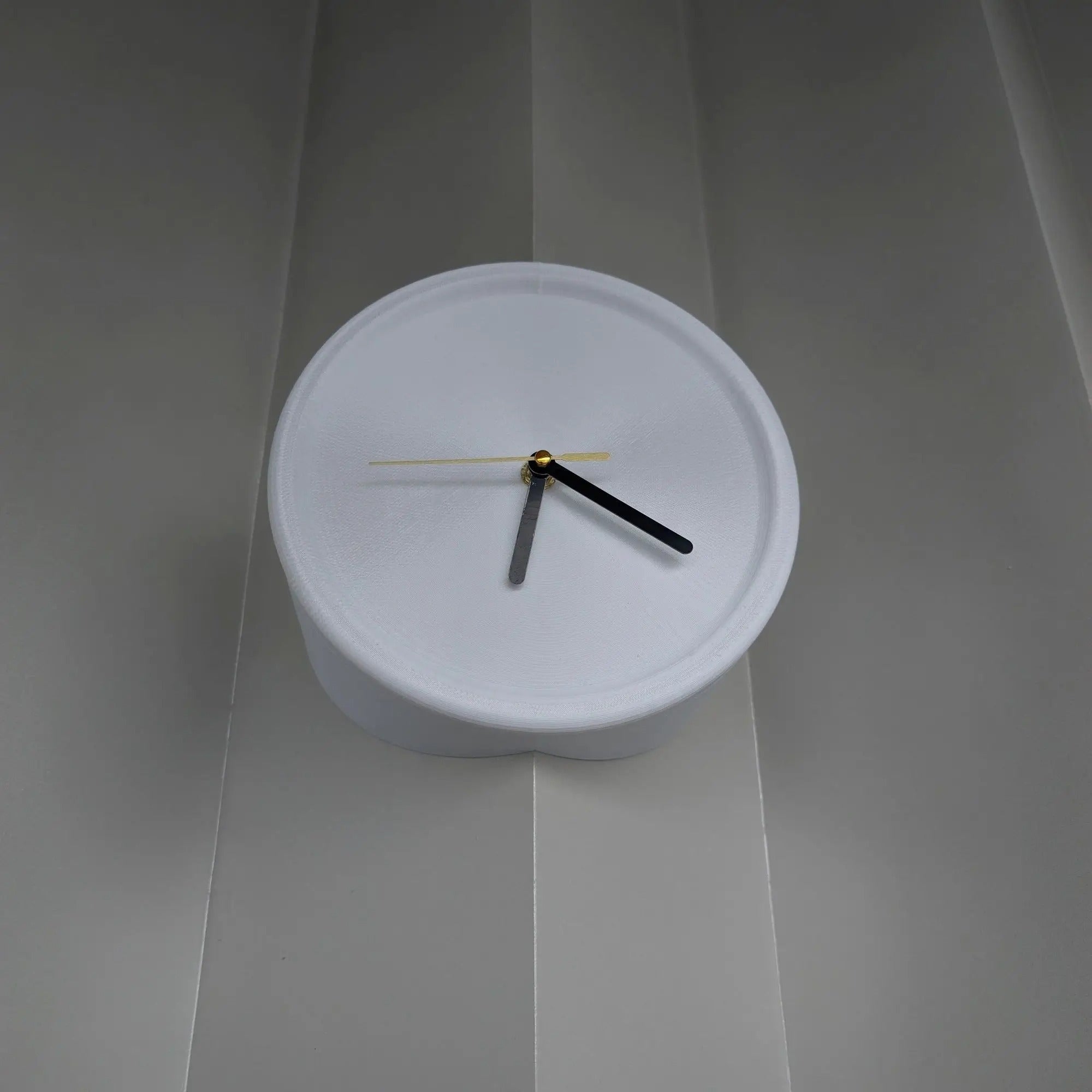 Modern Cornetto Wall Clock with Minimalist Design for Home & Office Decor